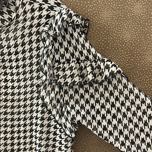 🔥🔥🔥NWT Catwalk Junkie Ruffle Long Sleeve Blouse - Picture 4 of 8